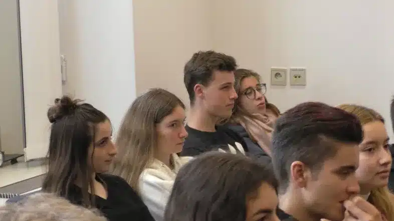 Ouverture internationale 460 52e92f_62766e25ff104dd3a0f41bd7eb898d18~mv2