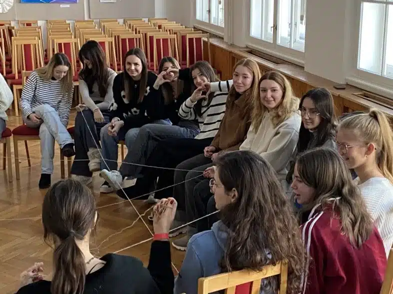 Ouverture internationale 43 52e92f_633452607cdb47eaaf4381cd04ccb63b~mv2