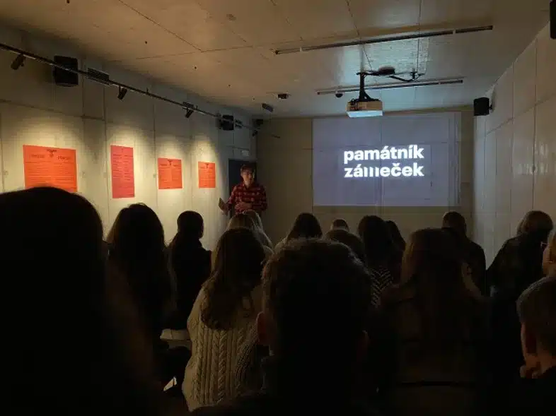 Ouverture internationale 76 52e92f_6658cdc2b1014b96b110a9cb3dbbdab4~mv2