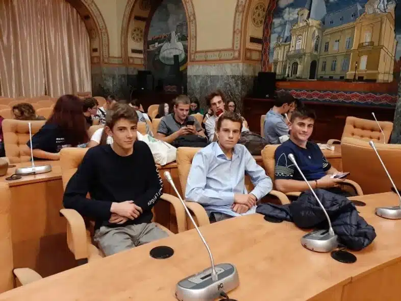 Ouverture internationale 772 52e92f_6996e6036ba2466c888064a9f2962344~mv2