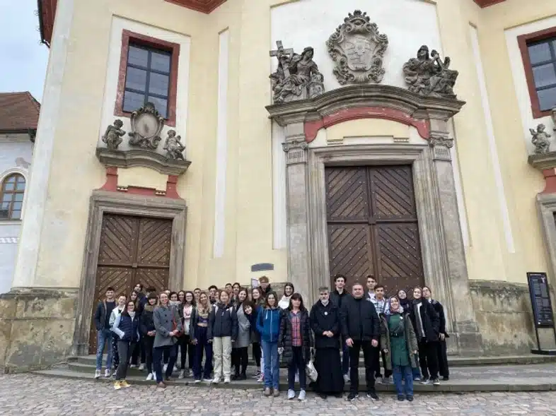 Ouverture internationale 1189 52e92f_7205f9f638b04eb199f59484d049d0f7~mv2