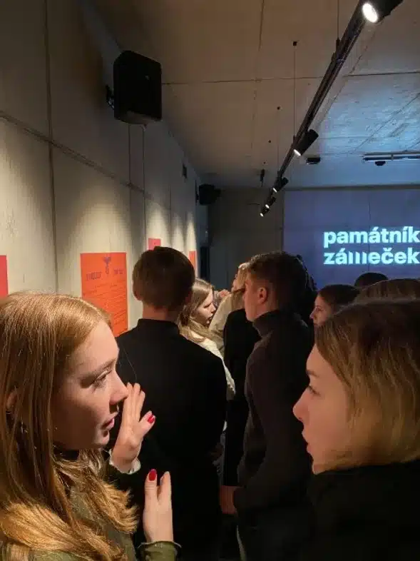 Ouverture internationale 87 52e92f_734e7784359a4368a273465ea7ed69a2~mv2