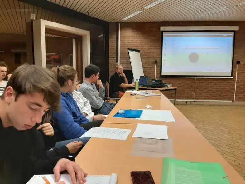 Ouverture internationale 647 52e92f_740c82bfe0e047e9943f59f2db5ebdc2~mv2