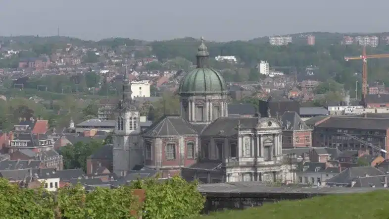 Ouverture internationale 711 52e92f_7465864984ca48bd84122c8ee60e7a5e~mv2