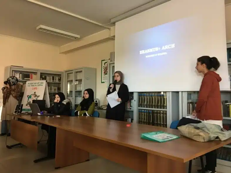 Ouverture internationale 1335 52e92f_776e3dec99c34f0ea65956c435dc06de~mv2