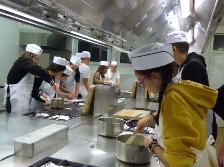 Ouverture internationale 1040 52e92f_7786524c1324482d8a8cfd665726e309~mv2