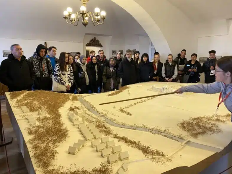 Ouverture internationale 1177 52e92f_77f53c7a377d4bacac8a61a4ec1e518f~mv2