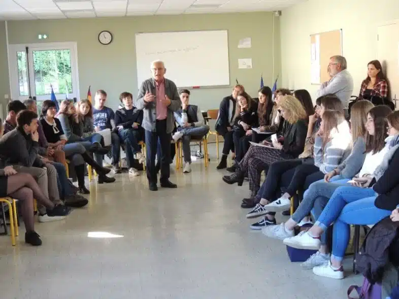 Ouverture internationale 1001 52e92f_797d450a9496406ca2ddb3a274c717d4~mv2