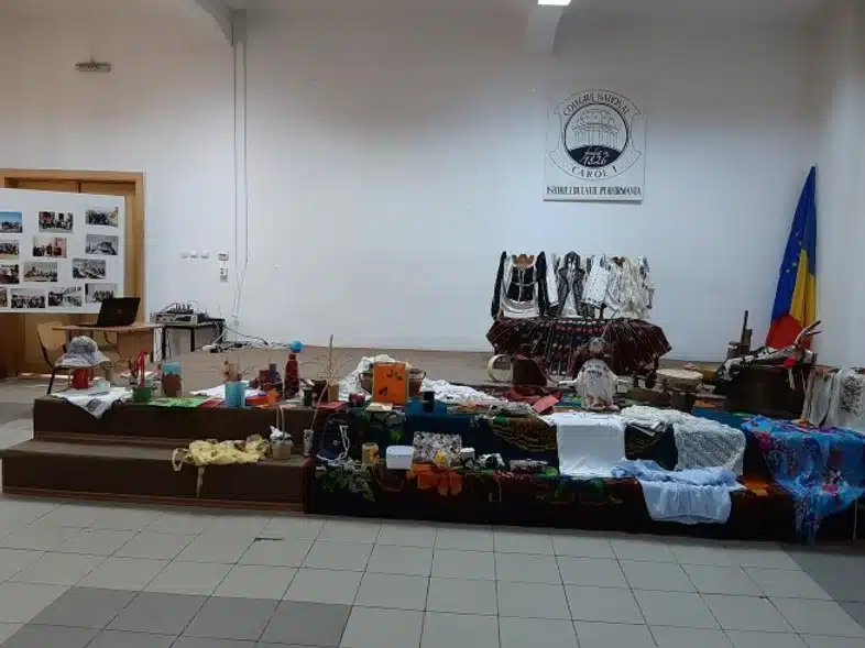 Ouverture internationale 807 52e92f_7a690c29a76245b7ba72ea6b9aa4c54d~mv2