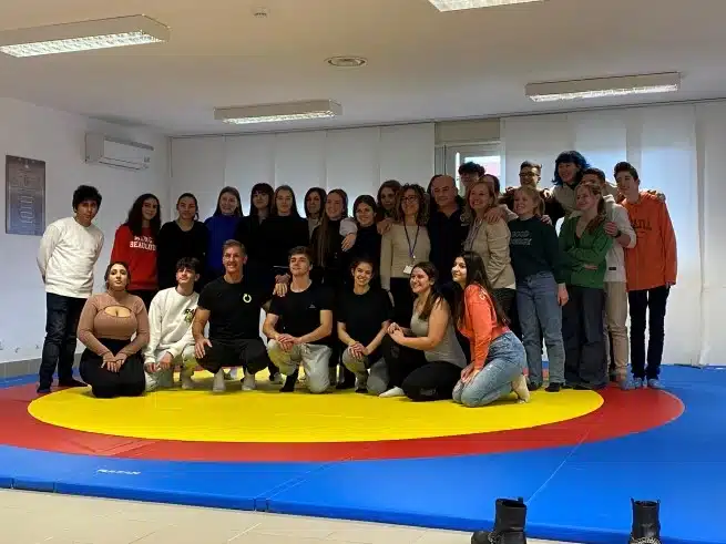 Ouverture internationale 142 52e92f_7aae3037aa174e7b97833f9f6302e3b5~mv2