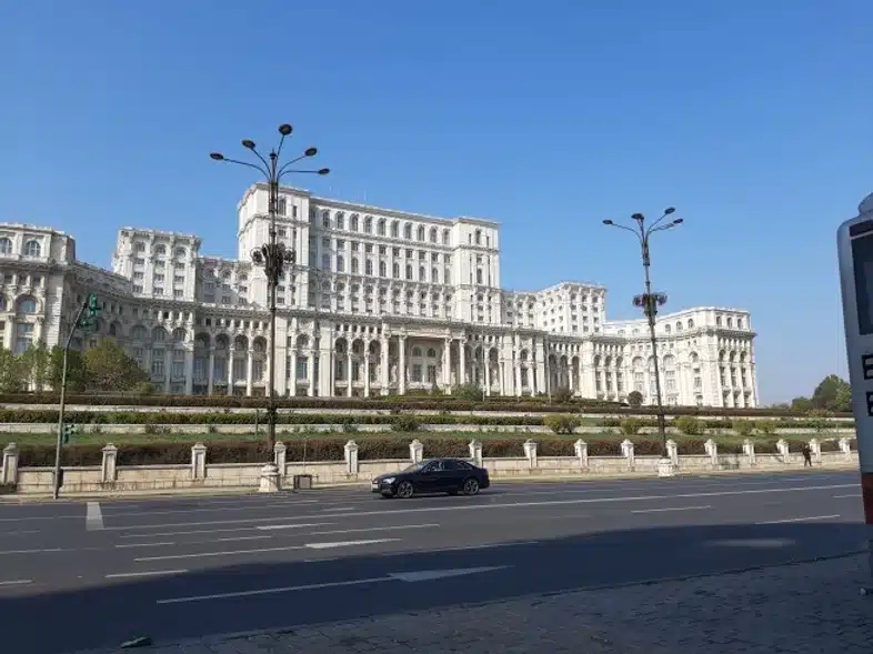 Ouverture internationale 886 52e92f_7d2e6834a401405f936bfbcc5b62360a~mv2