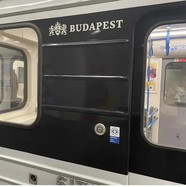 Ouverture internationale 188 52e92f_7d40676cf0334ca9b731ab2fdf38ba52~mv2