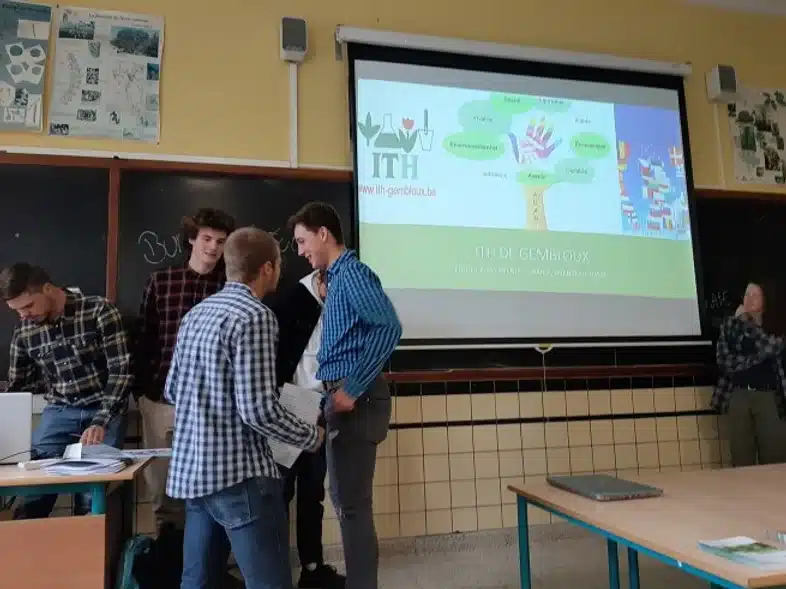 Ouverture internationale 395 52e92f_7d652107b2fc45ff9d294768766eb3a8~mv2