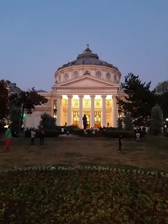 Ouverture internationale 916 52e92f_7efa3f35af29425daa0e990e264a26fa~mv2