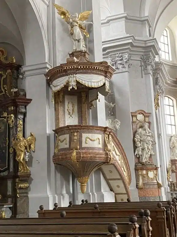 Ouverture internationale 1197 52e92f_80720039aad84b45bc805f80a5df4367~mv2