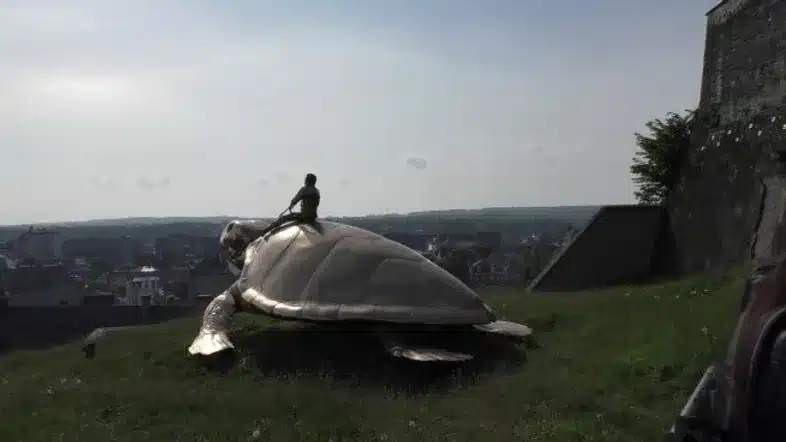 Ouverture internationale 698 52e92f_80cda70db4c44974a7caaa28ae34d7cd~mv2