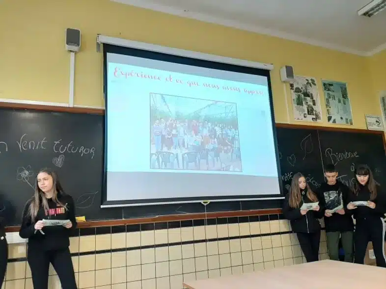 Ouverture internationale 417 52e92f_81ba919e42fa4107826cd8e544317079~mv2