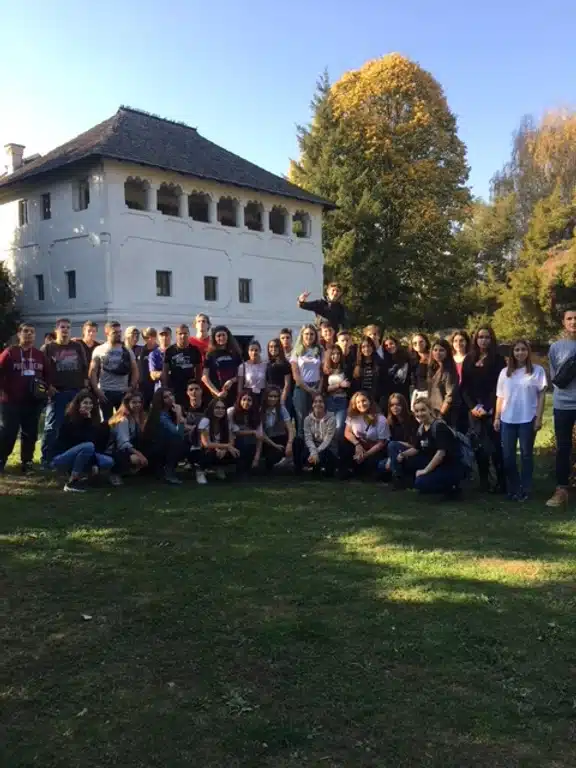 Ouverture internationale 932 52e92f_81c51ad7875048ceaf079ae703a3c18b~mv2