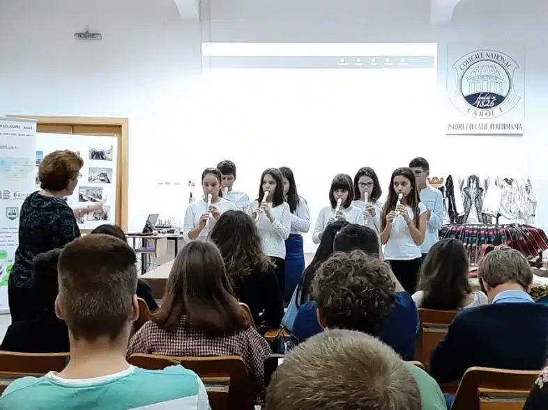 Ouverture internationale 732 52e92f_84a86293b52543d6b725179f13743676~mv2