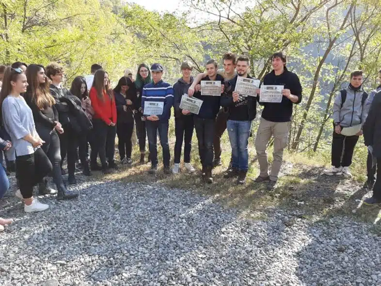 Ouverture internationale 870 52e92f_86dcb8a1e87f4ed7a2cd80d3d50c590d~mv2