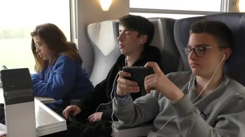 Ouverture internationale 369 52e92f_872acdd864964cf9b1773ed450d90eff~mv2