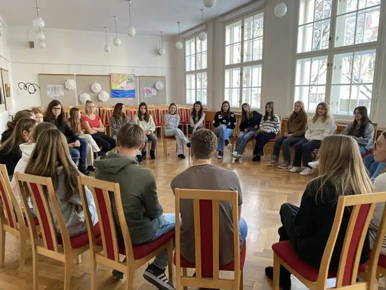 Ouverture internationale 47 52e92f_884c07cb676e4cb98ae1931793191d90~mv2