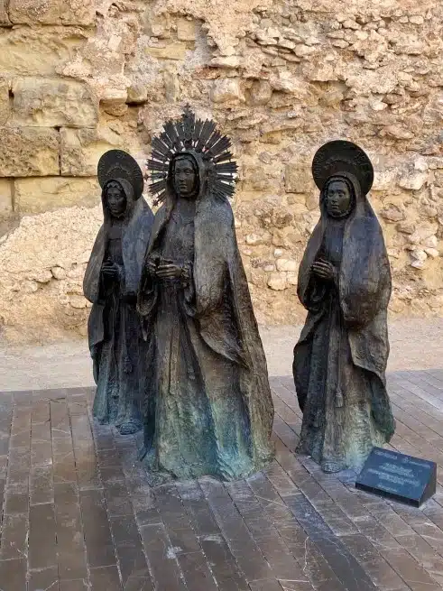 Ouverture internationale 139 52e92f_890b29fc93d345d0b81f0ec1fa19eab2~mv2