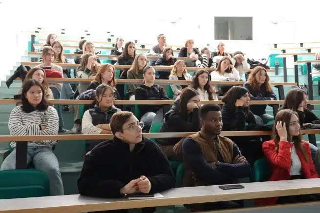 Ouverture internationale 1409 52e92f_89a59f49ebd14f56adb10606f1f85ad4~mv2