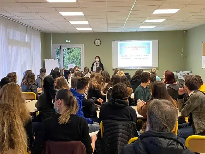 Ouverture internationale 1209 52e92f_8a1bab347d894fbf8e5f877ce57def43~mv2