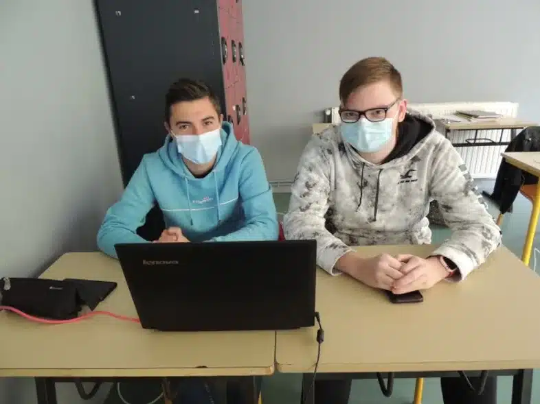 Ouverture internationale 338 52e92f_8a46aa998e6d49e6b9157f412b5ccc24~mv2