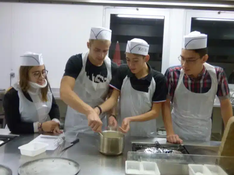 Ouverture internationale 1039 52e92f_8b812b67f3434d43aa99c44fbd4040ac~mv2