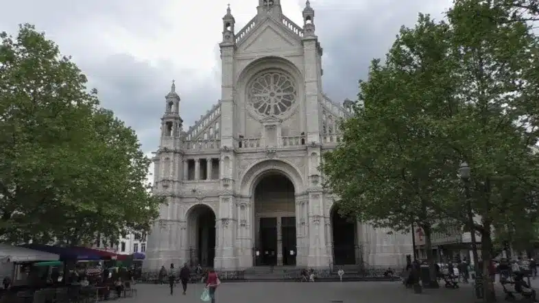 Ouverture internationale 377 52e92f_8c4cde8f350c492793e4cddb4a363f42~mv2