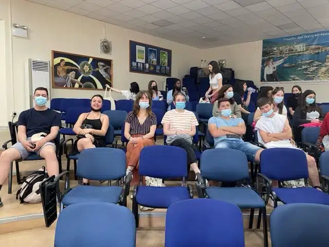 Ouverture internationale 235 52e92f_8d8a48a7258642f2bc923b6cb5298e08~mv2