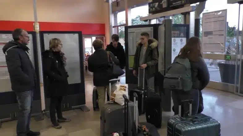 Ouverture internationale 614 52e92f_8e9aadc651df47538ccbd49b51cad48a~mv2