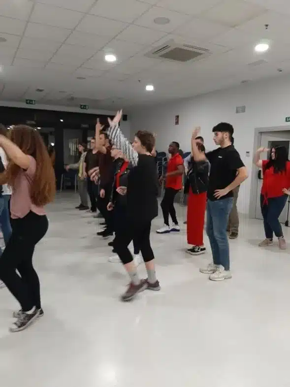 Ouverture internationale 954 52e92f_8f382b92ed3a48e2a932beb3dad6d5a4~mv2