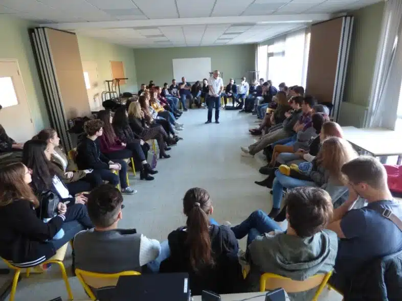 Ouverture internationale 993 52e92f_92913ed33fd146feb10684a2730ed2dc~mv2