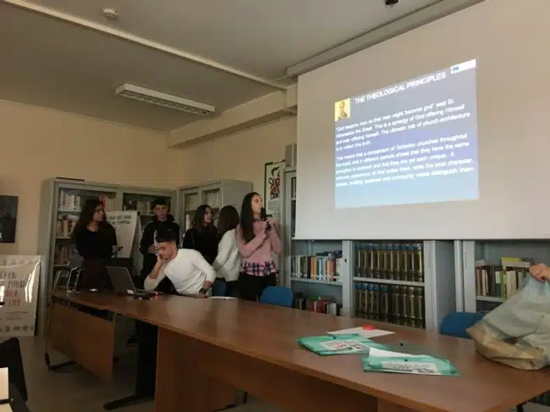 Ouverture internationale 1330 52e92f_965bda76093d455abcc9c95462a035fc~mv2