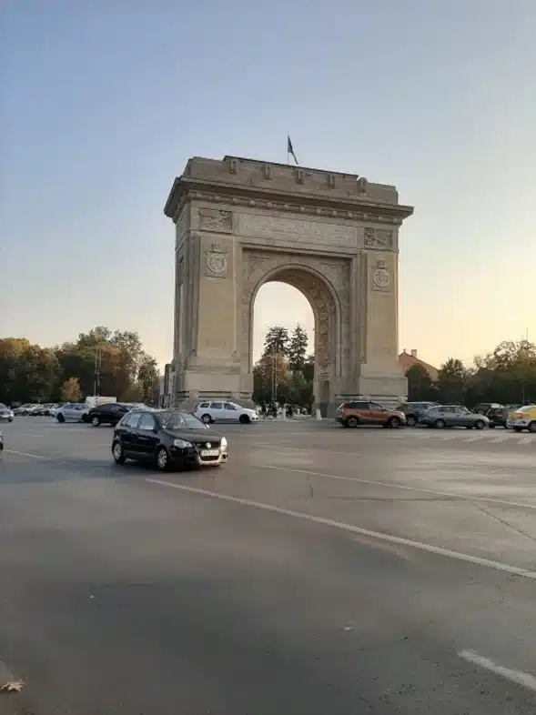 Ouverture internationale 910 52e92f_96bd530662b9415aa96a11bcedc074f4~mv2