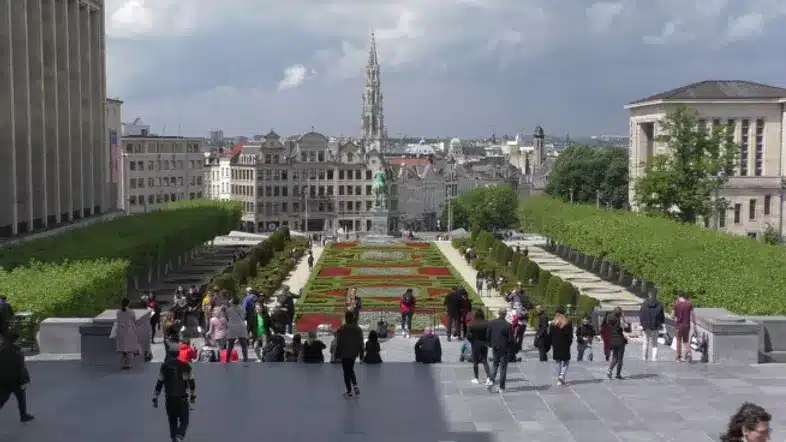 Ouverture internationale 420 52e92f_97a64ecd09c94e02b91ed14d6453d948~mv2