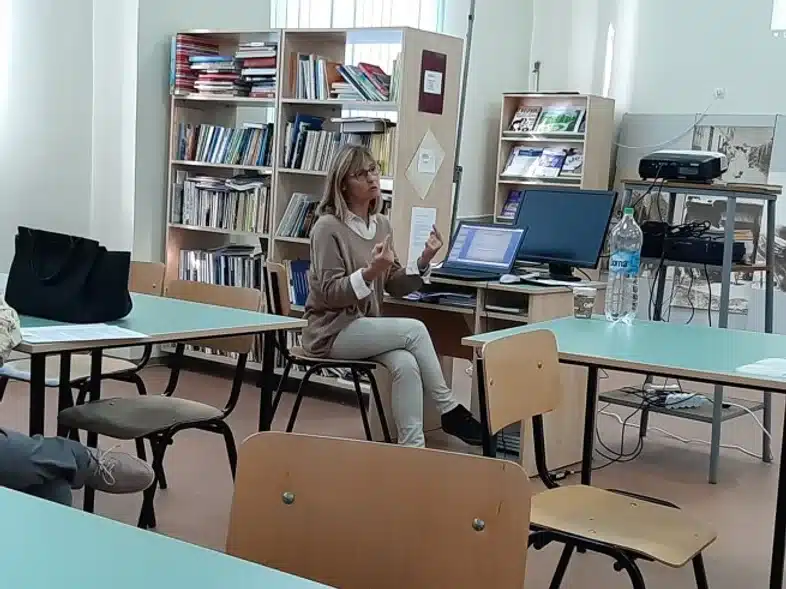 Ouverture internationale 800 52e92f_9e14cd0483d94b92b4c834c830e8301a~mv2