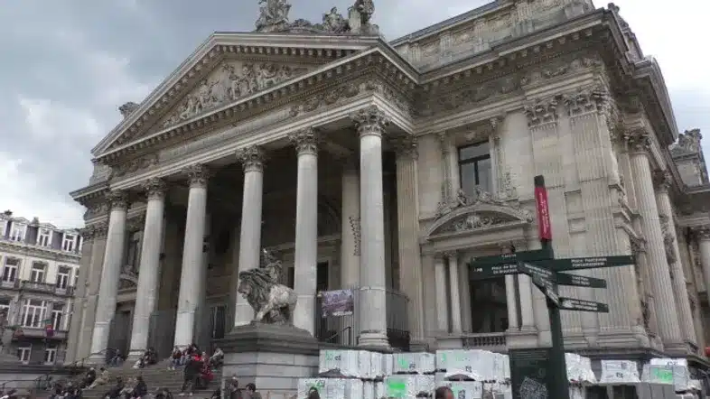 Ouverture internationale 378 52e92f_a0c9113dc8b9420da68305b7d9af4108~mv2