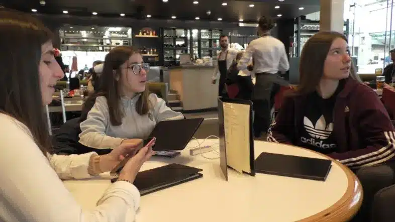 Ouverture internationale 703 52e92f_a18fe6823b044c2894253d44de15250d~mv2