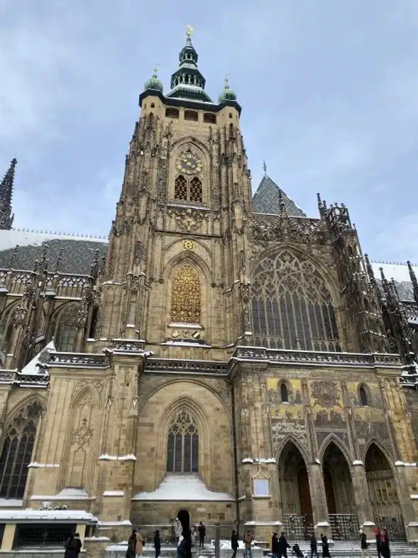 Ouverture internationale 35 52e92f_a8ae40de0a614d20b882e35114f578f4~mv2