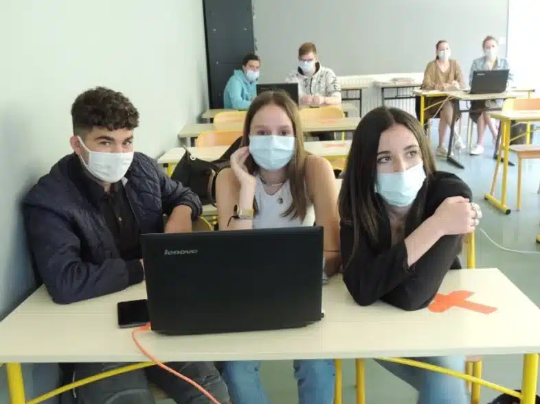 Ouverture internationale 341 52e92f_aa1e3cddb8c24e0c90a219522d806960~mv2