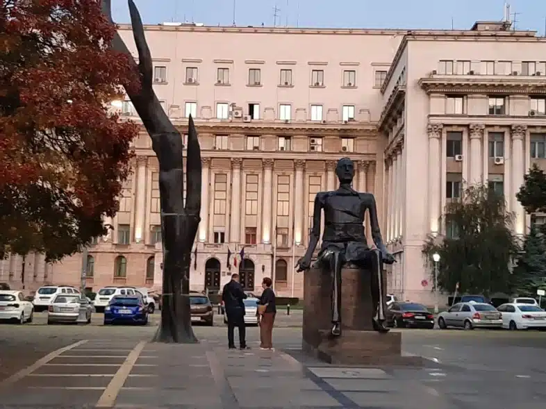 Ouverture internationale 914 52e92f_abd85188c36e47b6b61341ed05ed19fa~mv2