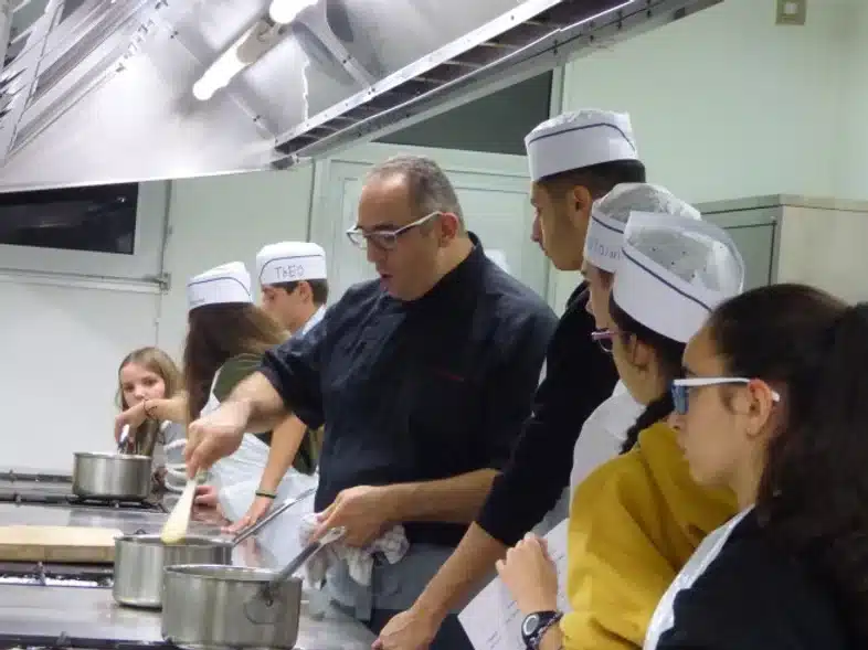 Ouverture internationale 1031 52e92f_aeb920b95d904516882a9d153216ed3e~mv2