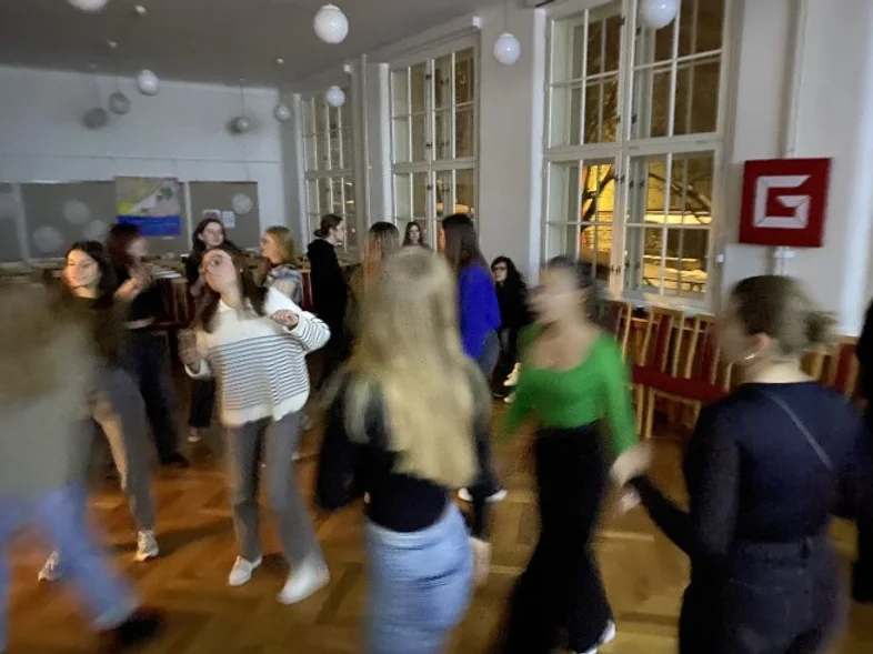 Ouverture internationale 112 52e92f_b02f0d15dc52467b8ead2792c8c312d5~mv2