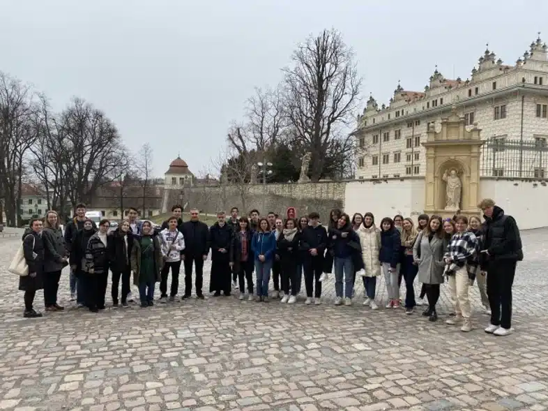 Ouverture internationale 1190 52e92f_b1f82d4c0e884d15bed583578fe6029a~mv2