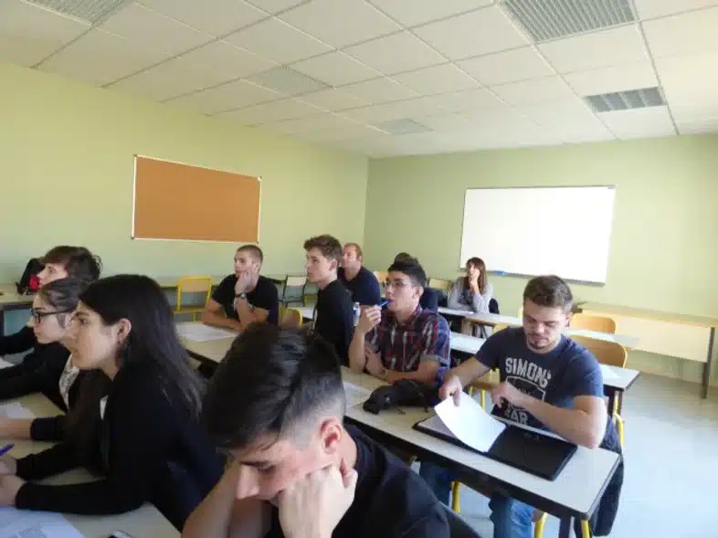 Ouverture internationale 1018 52e92f_b1fc1be3641d4de59bfcb721b773c1ef~mv2