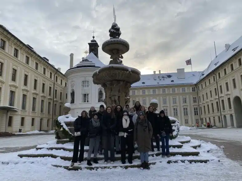 Ouverture internationale 33 52e92f_b369de5112bb425a888cb5c59b8f8c8e~mv2